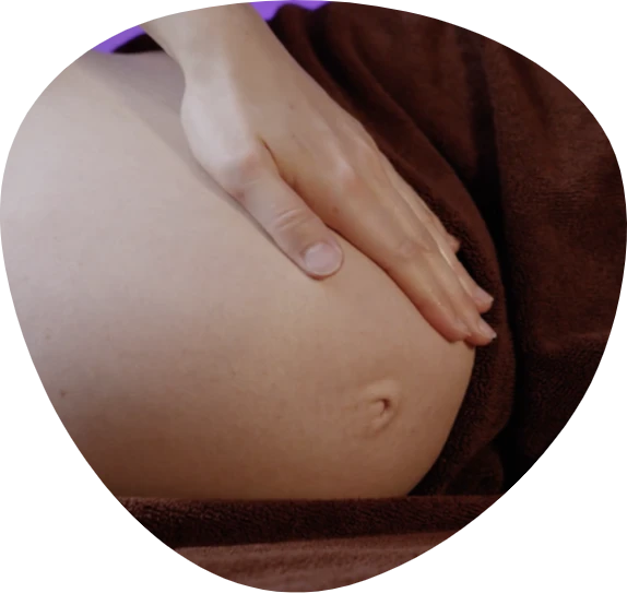 massage prénatal femme enceinte grossesse chez iris et willy spa : concept de SPA familial : bébé, enfant, famille, grossesse